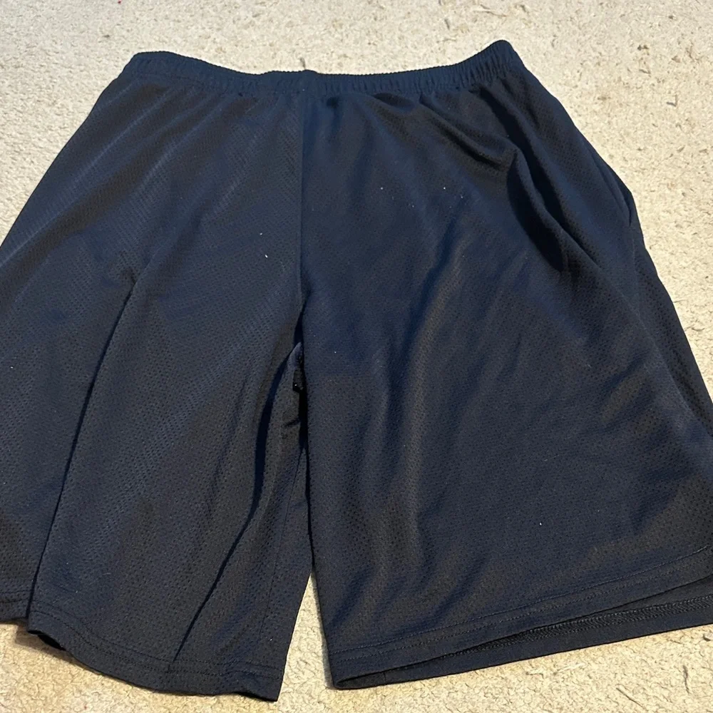 Under Armour Men's Athletic Shorts; size large